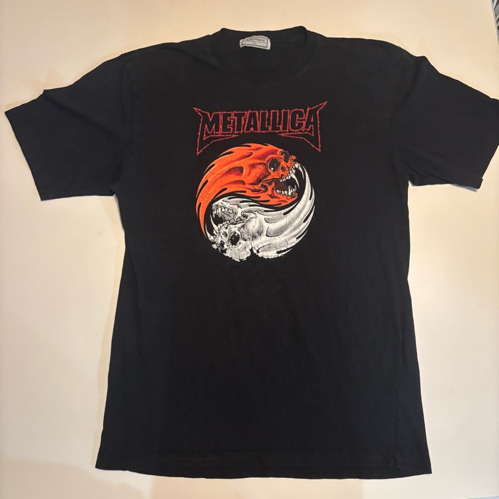 Vintage style Metallica skull band shirt